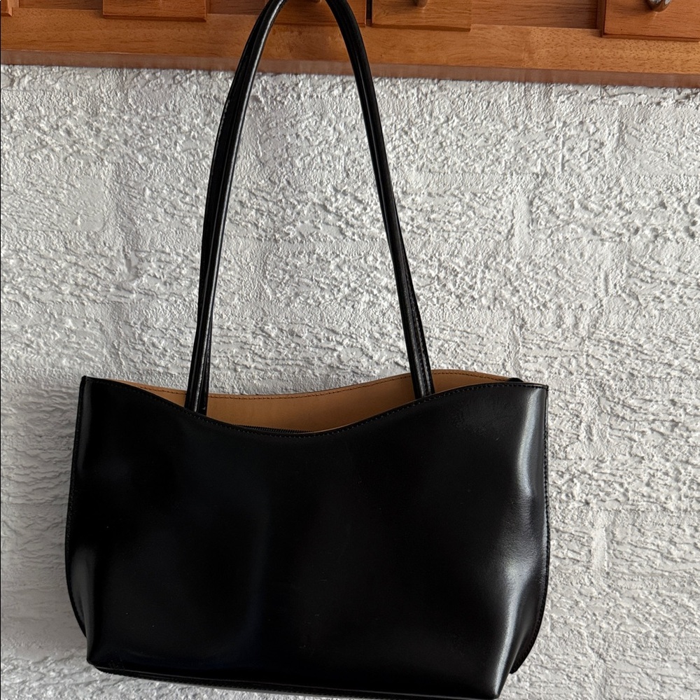 Chic Black Leather Shoulder Bag